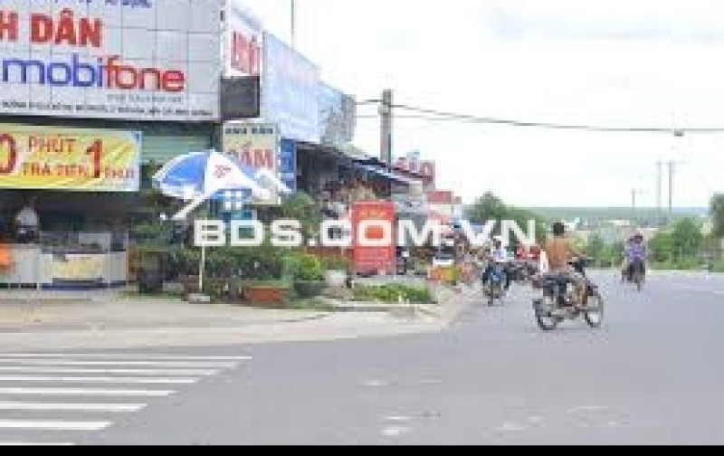 NGÂN HÀNG THANH LÝ ĐẤT GẦN CHỢ , SÁT KCN CHỈ 740TR , CÓ LÔ GÓC 2MT KD